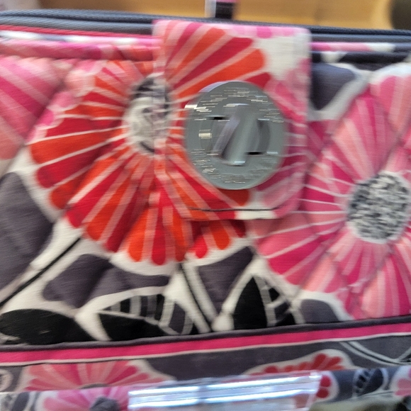 VERA BRADLEY LOCK TURN KEY WALLET - Picture 3 of 6